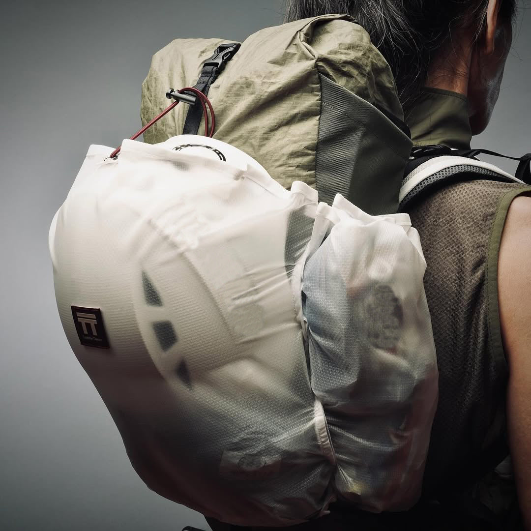 2025 new outdoor crude benzene ultra-light waterproof mountaineering trail running expansion camping bag